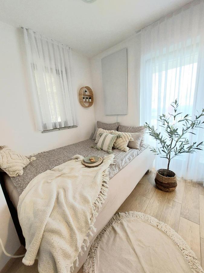 Vineyard Cottage Lan Na Hribu Semic Exterior foto